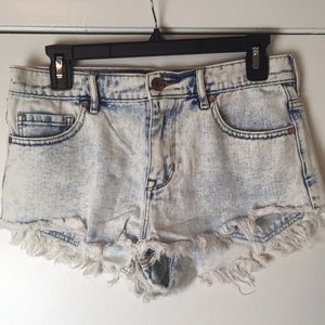Bullhead High Rise Bleached Shorts